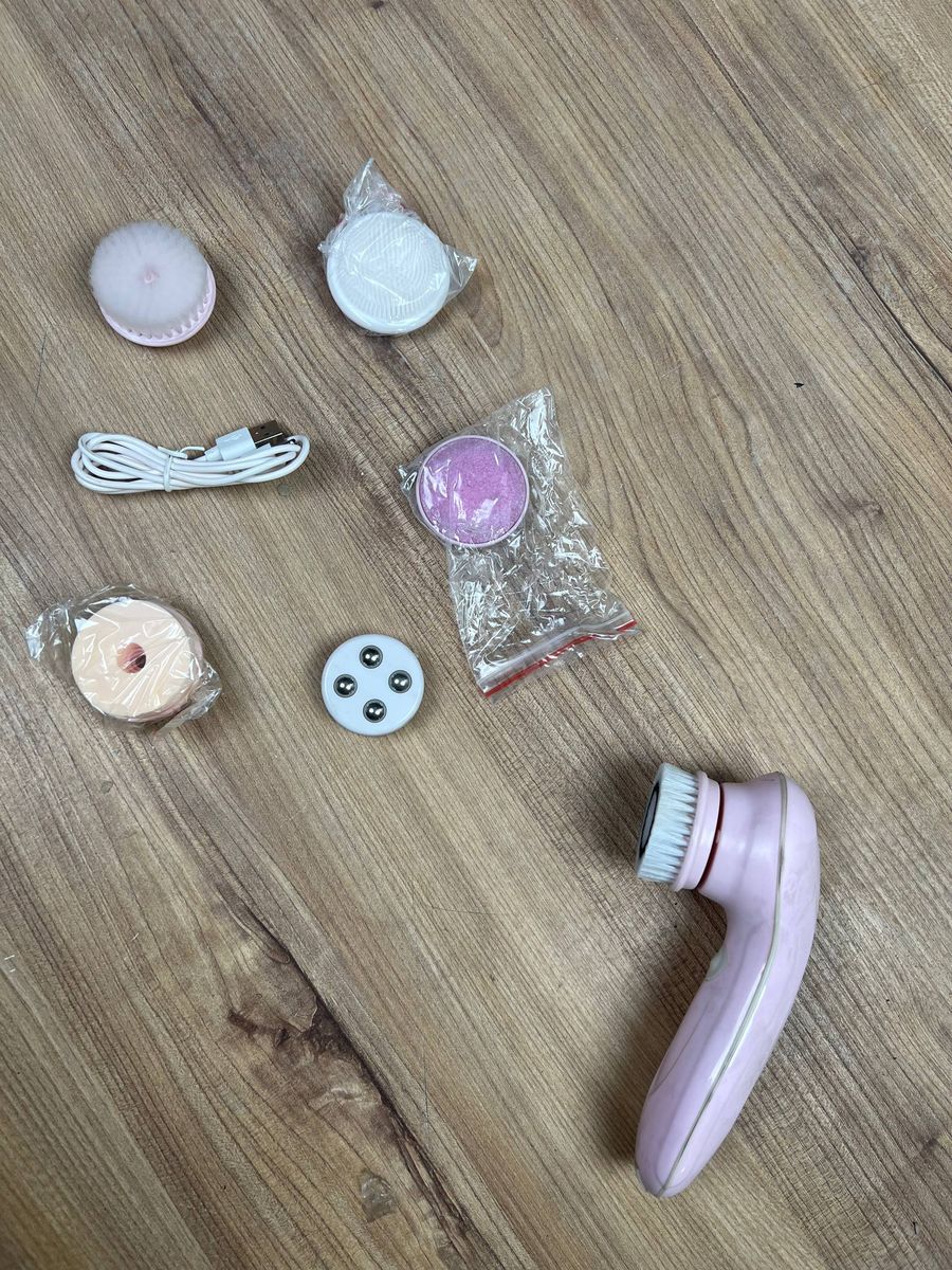 جهاز وفرشاة تنظيف ومساج الوجه — صورة 4